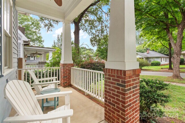 Foto del edificio - 1915 Lyndhurst Ave