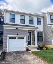 Building Photo - 42 Grayson Ln