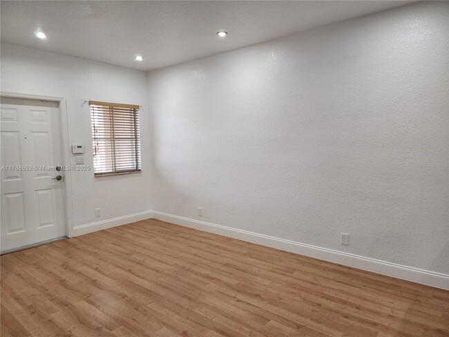 Foto del edificio - 11392 NW 34th Pl