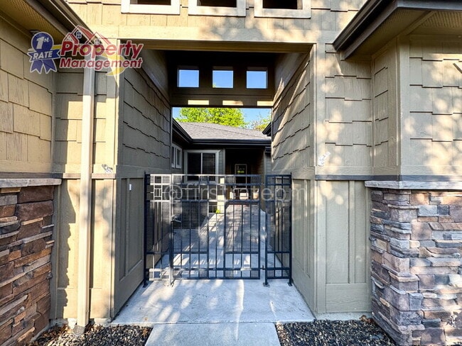 Building Photo - 5858 Pinery Cyn Ave N