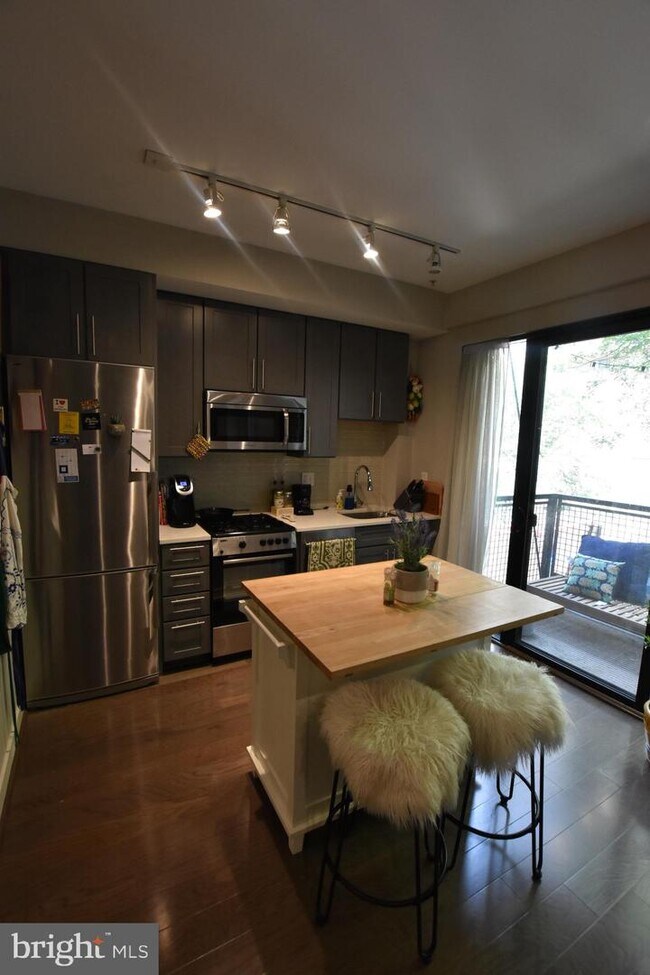 Foto del edificio - 1320 Fenwick Ln