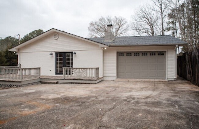 Building Photo - Renovated 3/2 Home & 2/1 Apartment