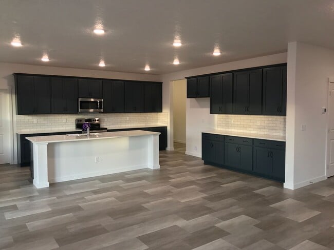 Foto del edificio - Spacious home in Quiet Neighborhood