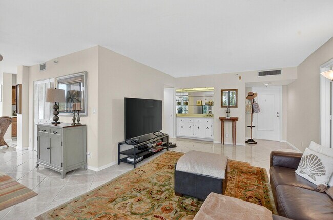Building Photo - 6805 Willow Wood Dr