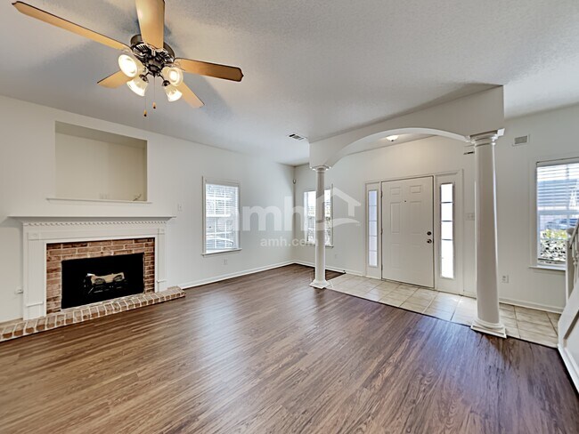 Foto del edificio - 10242 Spruce Grove Ln