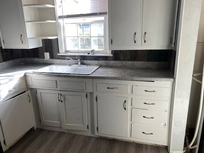 Foto del edificio - 1809 E 23rd St N