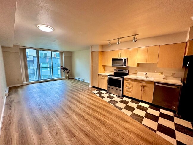 Photo - Downtown Bellevue Studio with Balcony, In-... Apartment