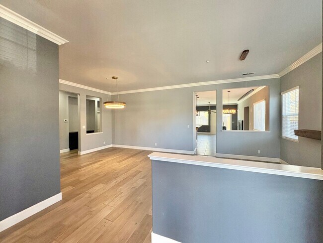 Building Photo - Beautiful Single Story 4 Bed 3 full bath H...