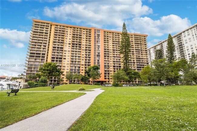 Foto del edificio - 290 174th St