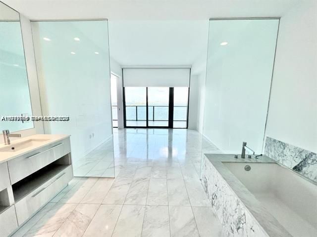 Foto del edificio - 480 NE 31st St