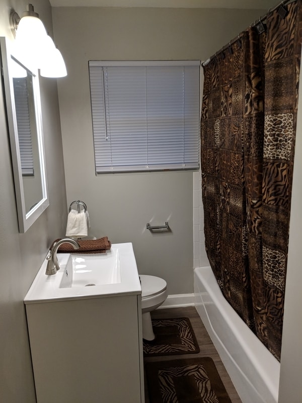 Foto del edificio - 409 Rose Ln