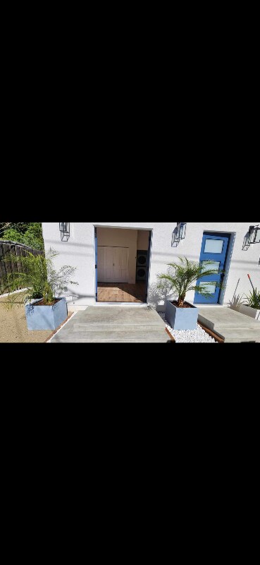 Foto del edificio - 17043 Hart St