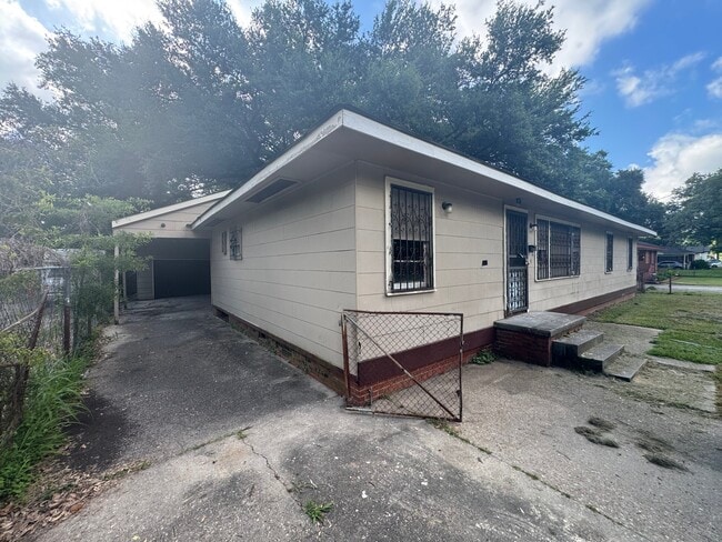Building Photo - 2942 Eaton St