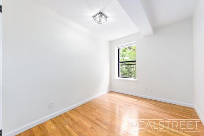 Foto del edificio - Spacious 2 Bedroom in Williamsburg!