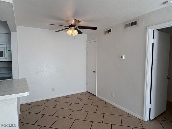 Foto del edificio - 2855 Winkler Ave