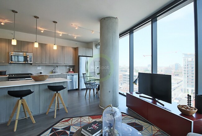 Building Photo - 171 W Couch Pl