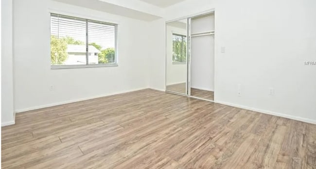 Building Photo - Charming Two-Story Townhome in Winter Spri...