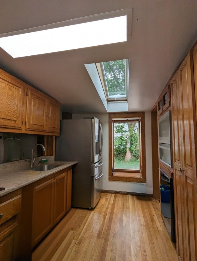 Building Photo - 519 6th St