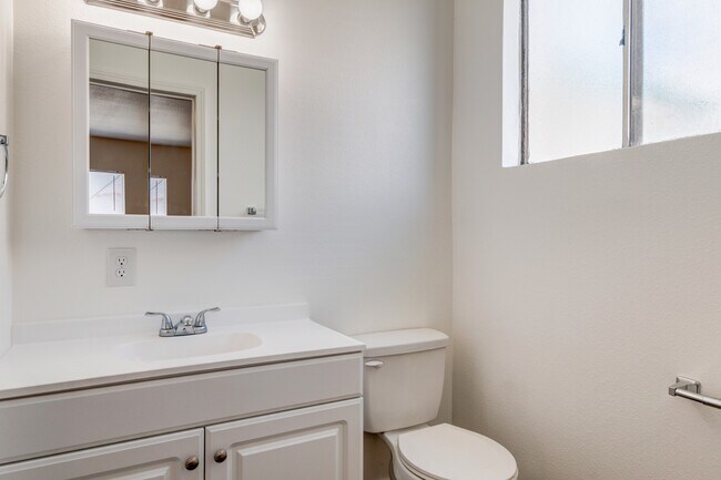 Foto del edificio - 28600 Landau Blvd