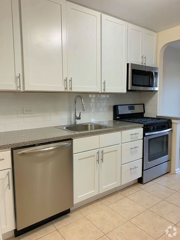 Building Photo - 2106 Steinway Street, Floor 2