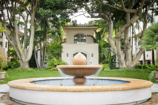 Building Photo - Total Quality Living! This chic and meticu...