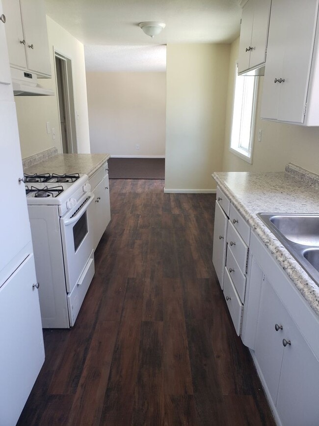 Building Photo - 1 bedroom 1 bath - MOVE IN SPECIAL- 1 MONTH FREE
