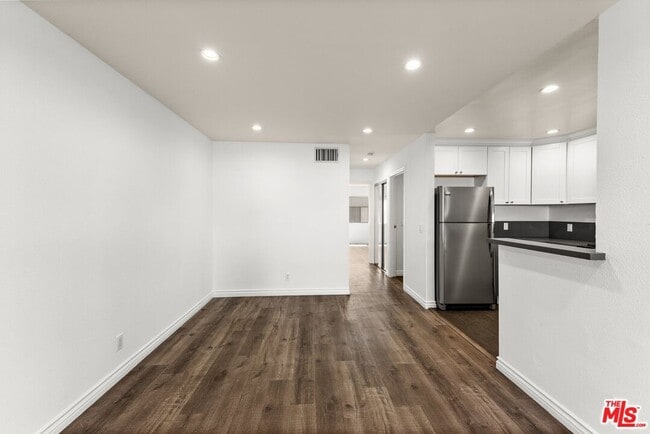 Building Photo - 6212 Fulton Ave