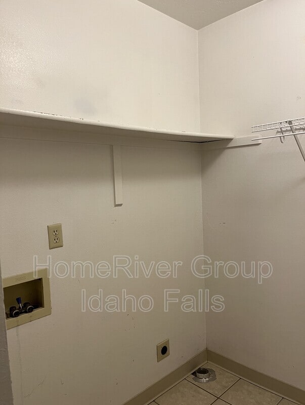 Building Photo - 2080 Meppen Dr