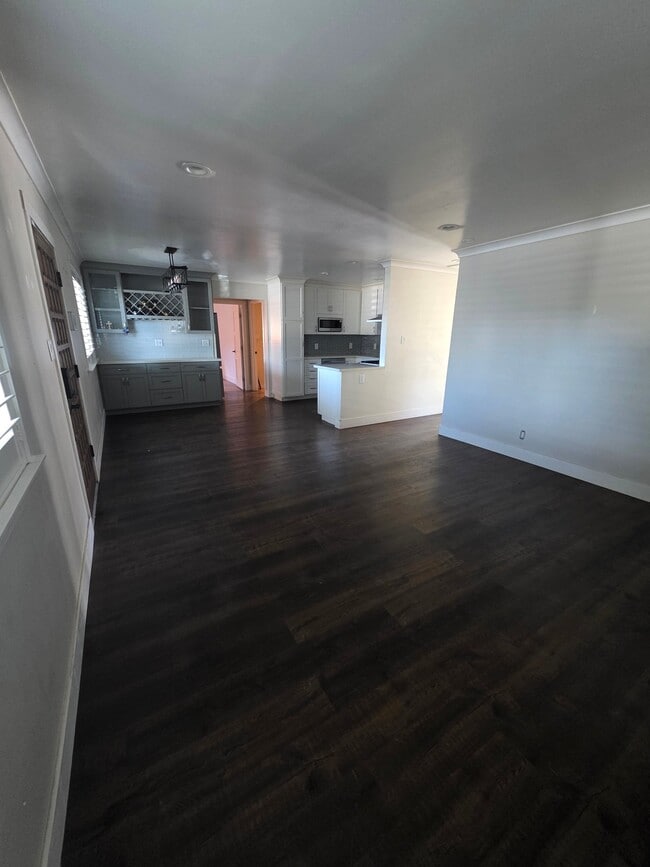 Building Photo - 624 N Fair Oaks Ave