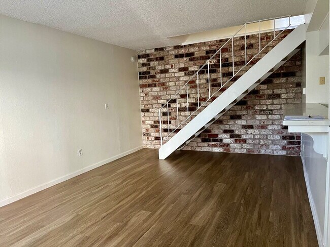 Foto del edificio - 24 Lassen Ln