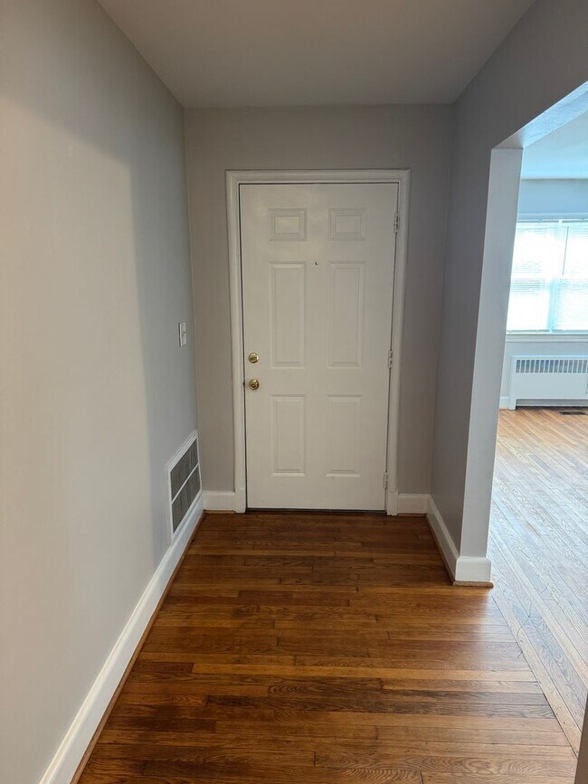 Foto del edificio - CHELSEA - Large 4 Bedroom, 2 Bathroom Duplex