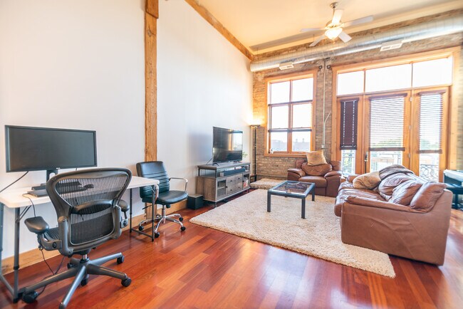 Foto del edificio - 3133 N Lakewood Ave