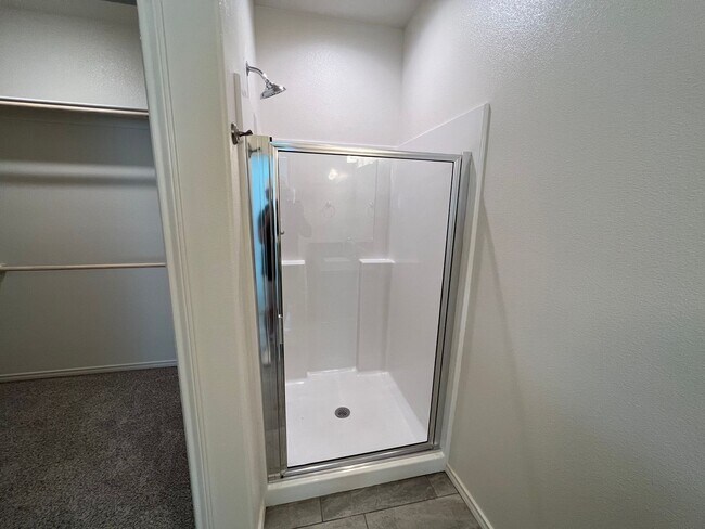 Foto del edificio - 2 Bedroom Duplex, Perfect For Students! Ha...
