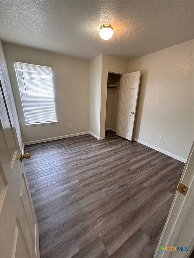 Building Photo - 3208 Raven Dr