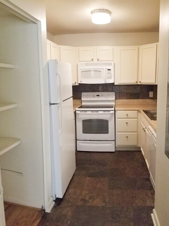 Building Photo - 500 Umstead Drive, Unit 101A