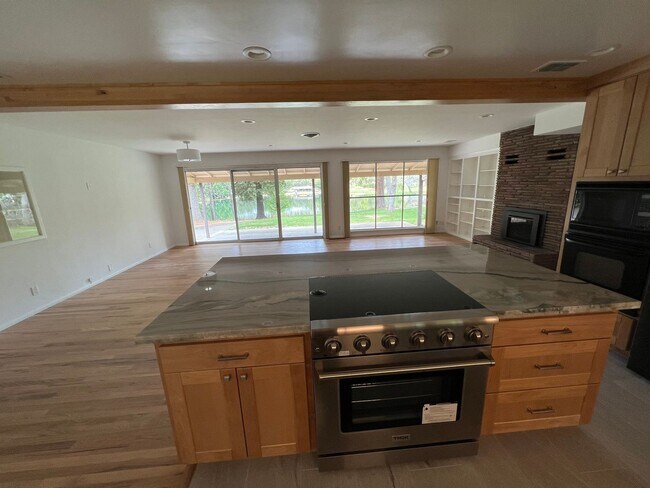 Foto del edificio - 3 Bedroom 2 Bath Lakeside Home