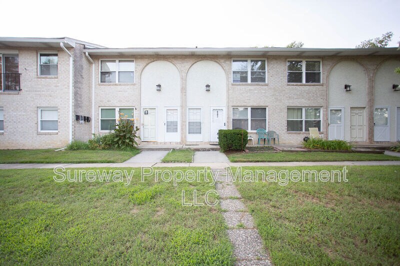 Primary Photo - 408 Winding Way