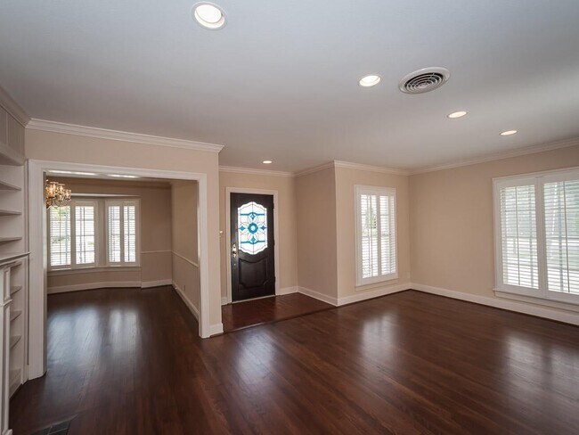 Building Photo - 2801 Plumb St