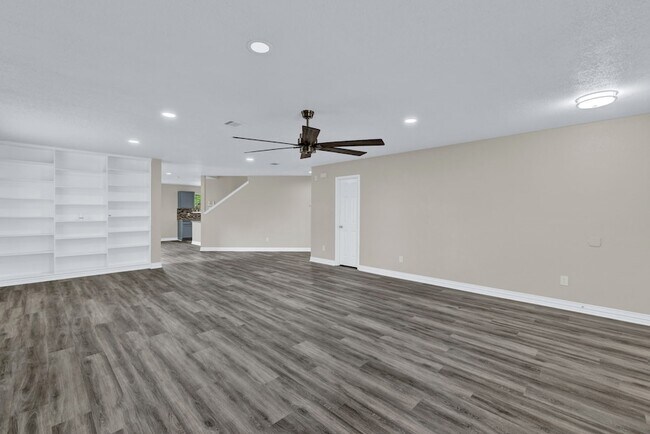 Building Photo - 6205 Winnebago Ct