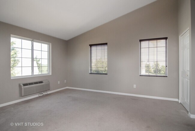 Foto del edificio - 132 Bertram Dr