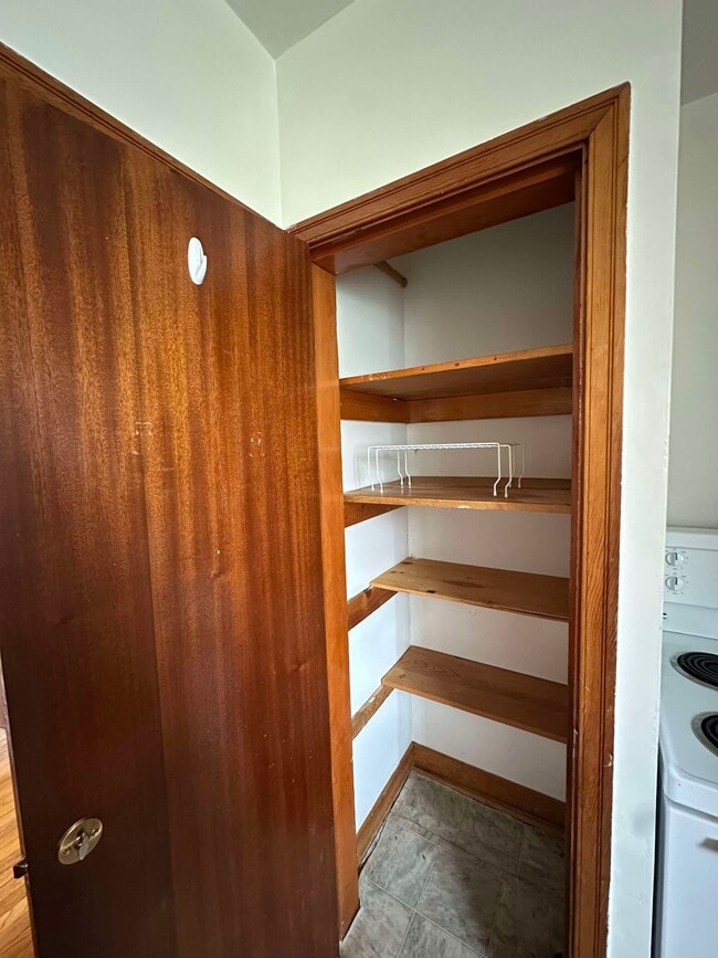 Building Photo - 228 Victoria Rd