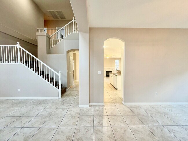 Foto del edificio - GATED SUMMERLIN HOME | 5 BEDROOM + DOWNSTAIRS DEN | 3-CAR GARAGE