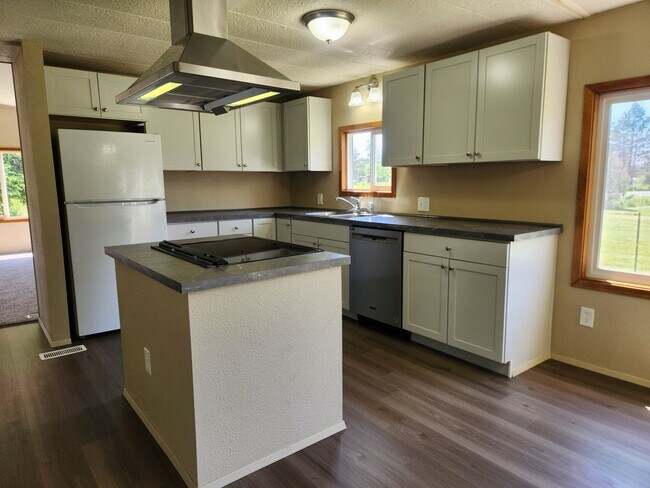 Foto del edificio - 882 Kelly Rd