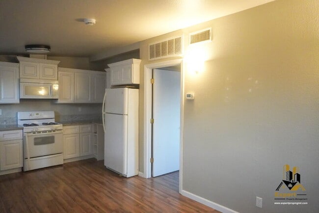 Building Photo - 125 B St