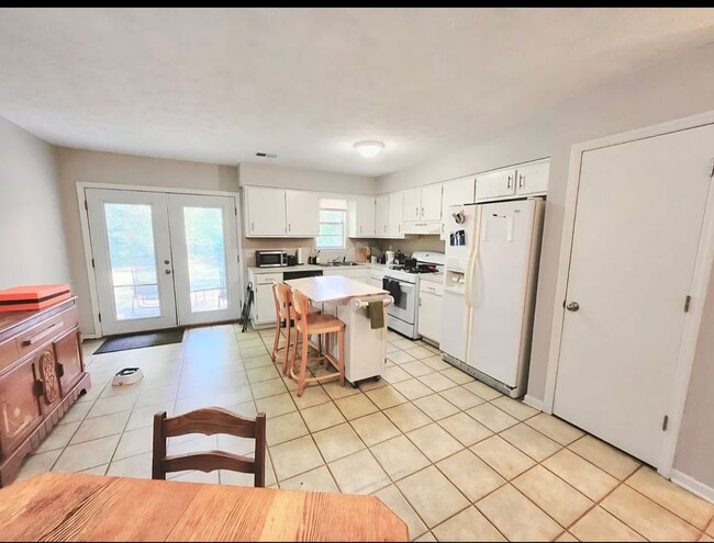 Building Photo - North Columbus 3 Bedrooms 2 Bath Garage