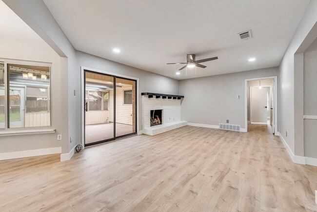 Photo - **Modern Elegance Meets Prime Location in Farmers Branch** House
