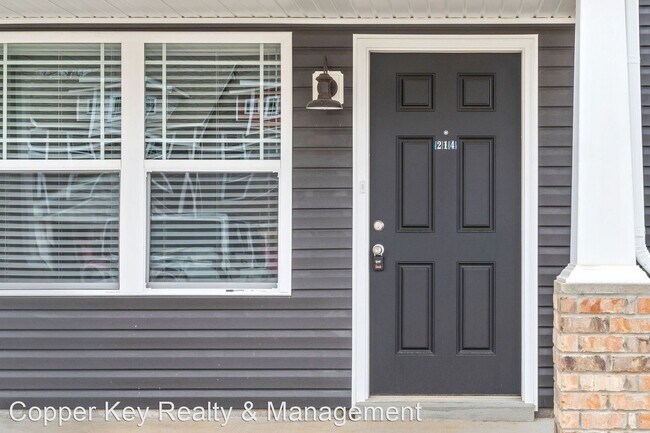 Building Photo - 2 br, 2.5 bath House - 214 Woodland Valley...