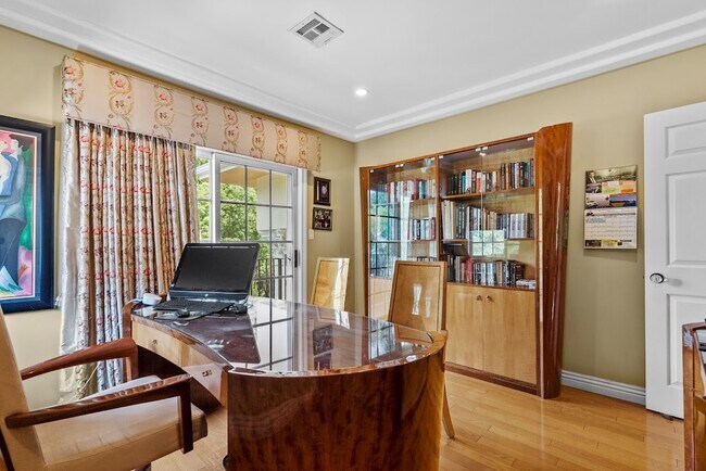 Foto del edificio - 1617 N Orange Grove Ave