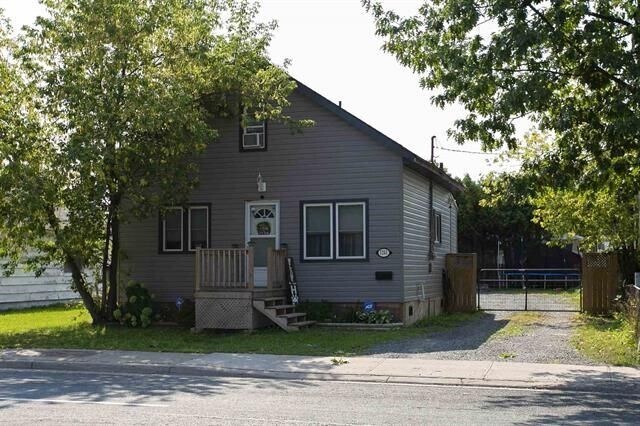 Building Photo - 1241 Wellington St
