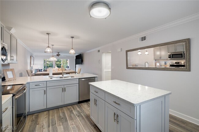Foto del edificio - 3021 Sandpiper Bay Cir